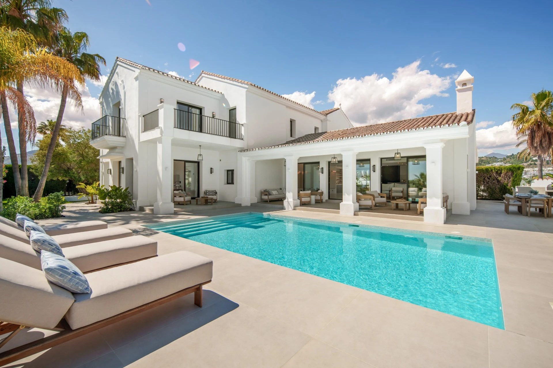Five-bedroom villa with private pool and covered terrace in Puerto del Almendro