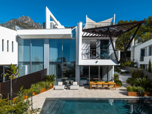 Semi-detached home with private pool in Sierra Blanca