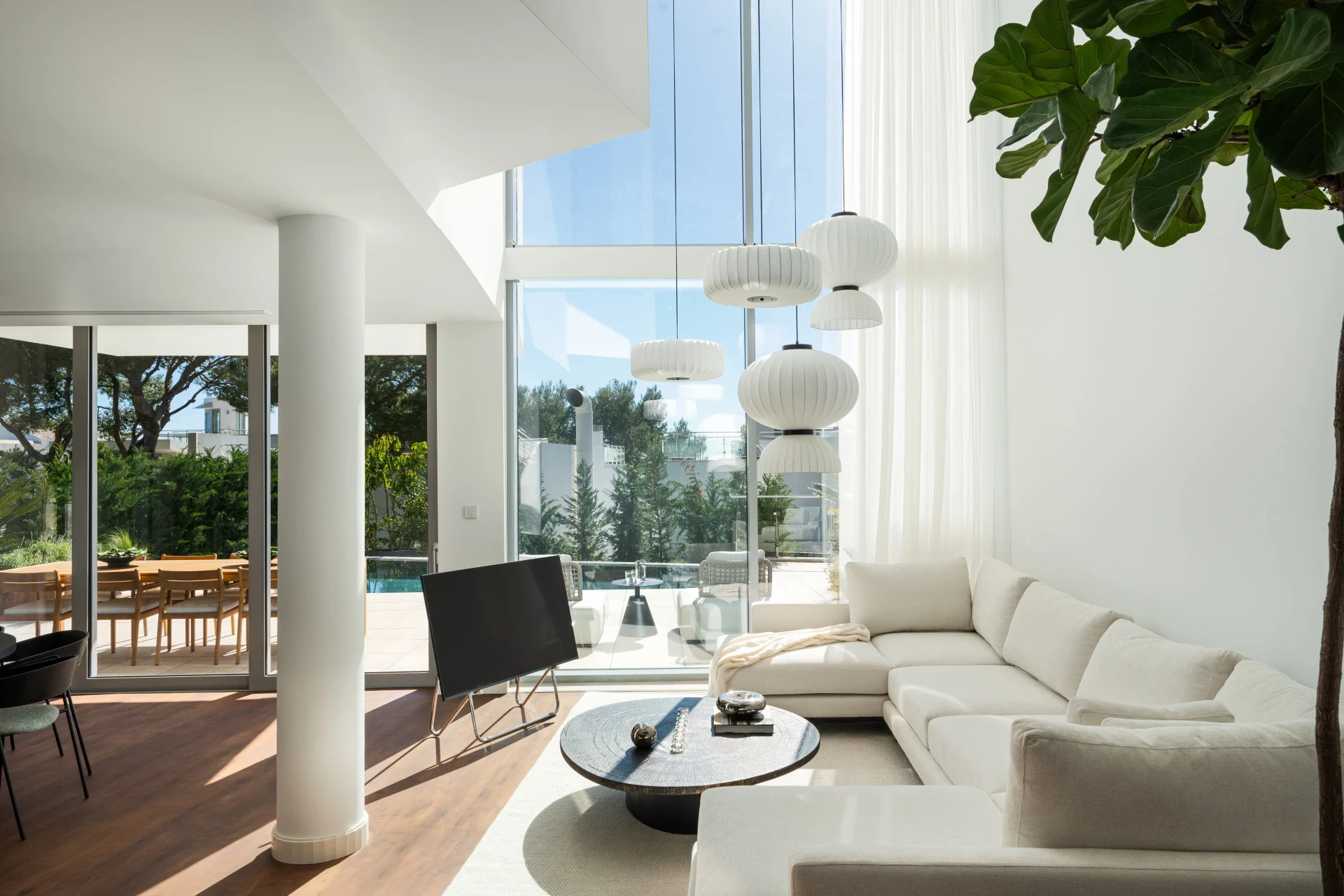 Bright living room opening onto the private terrace