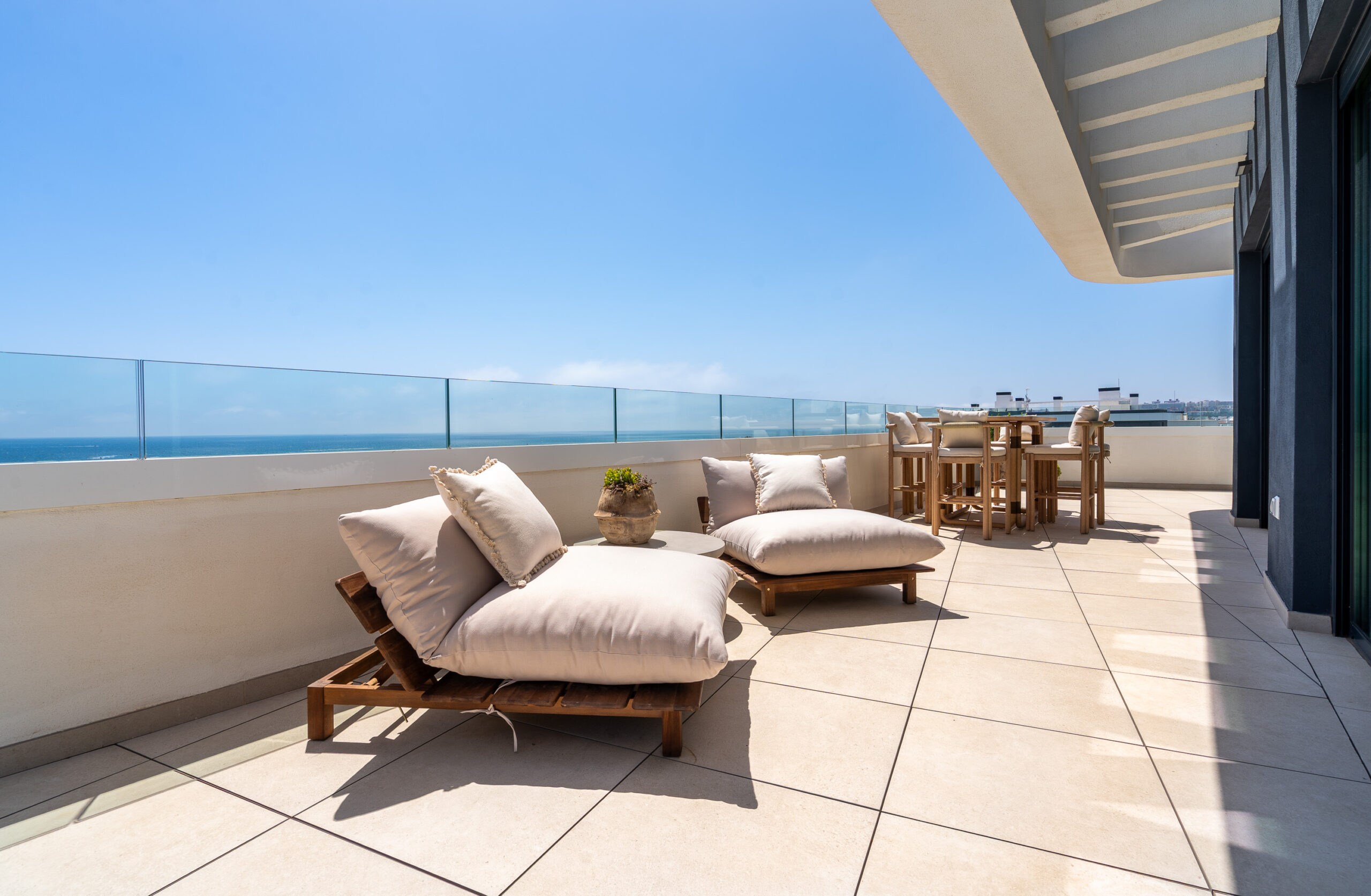 Sea-view terrace in a representative penthouse